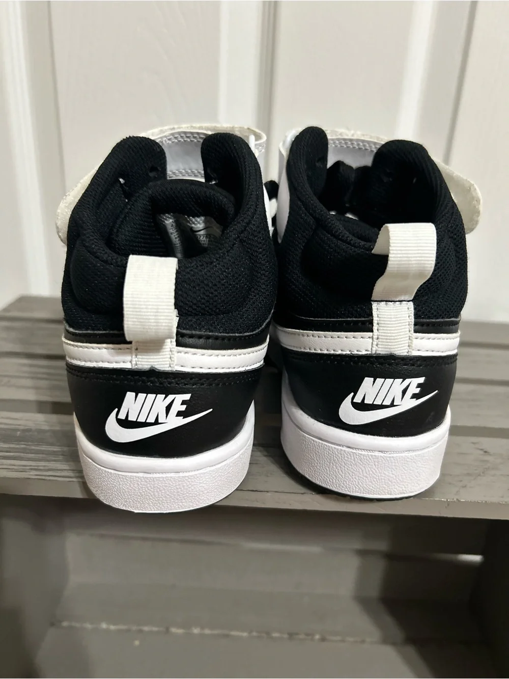 Nike Kids Court Borough Mid 2 Black and White Sneakers Size 4.5Y EUC
